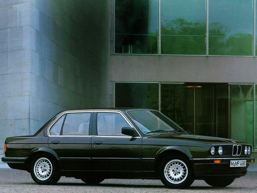  BMW 320i Sedan 1982 года  (фото 2 из 8)
